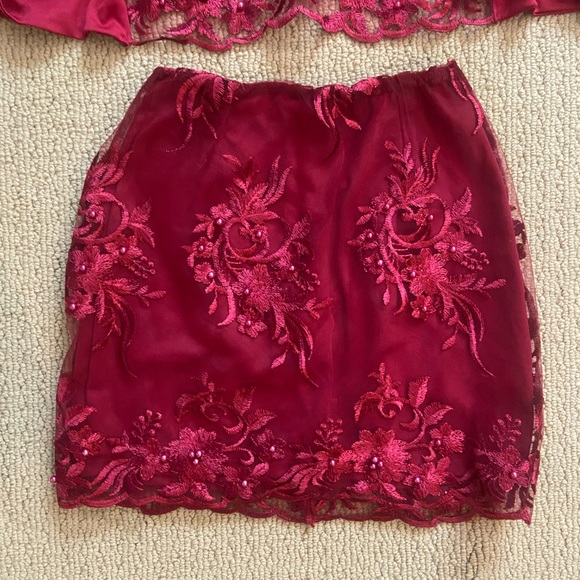 Lucy in the Sky Wine Embroidered Set - Picture 5 of 9